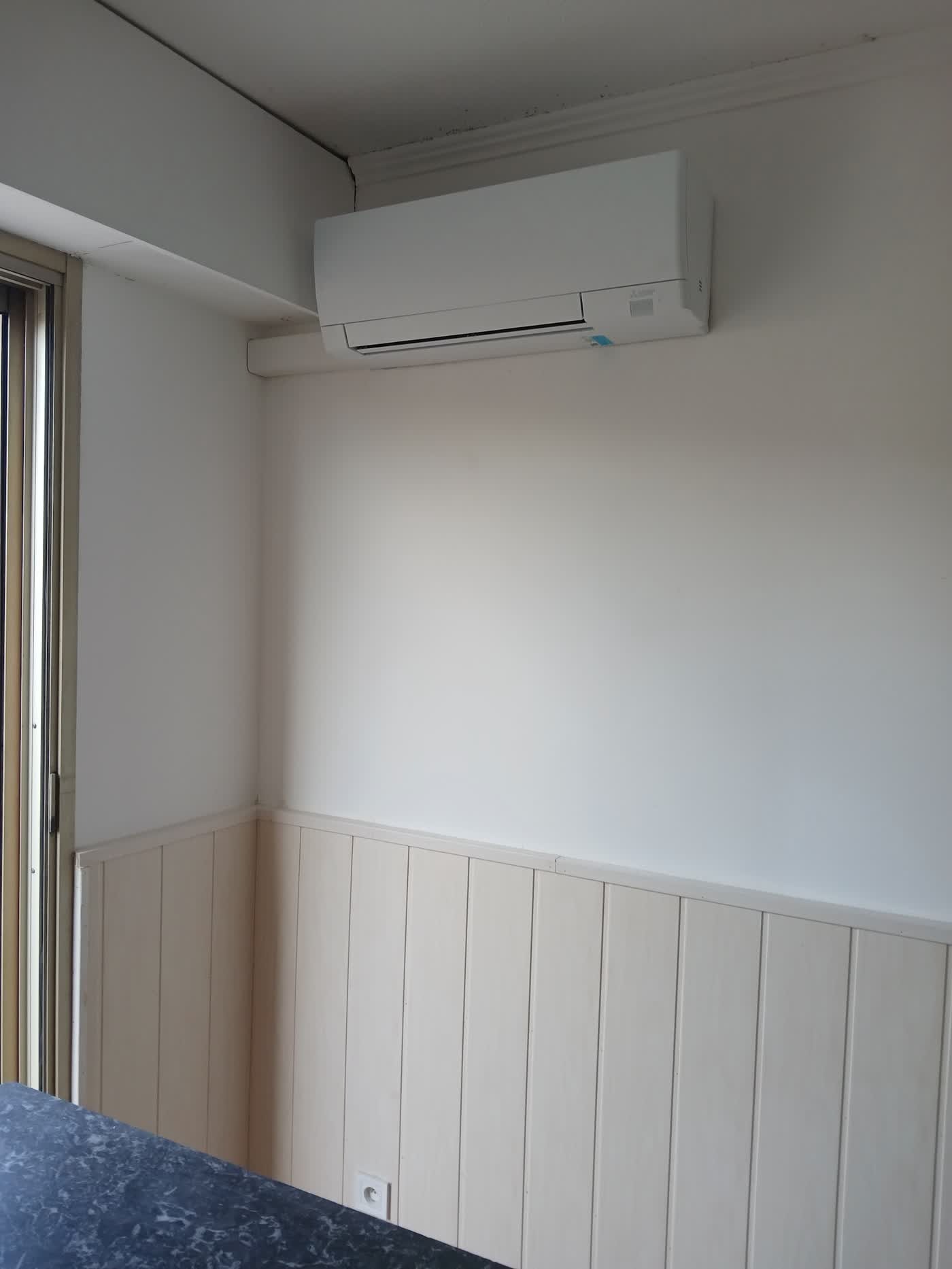 Unité intérieure de climatisation Mitsubishi Electric installée à Nice